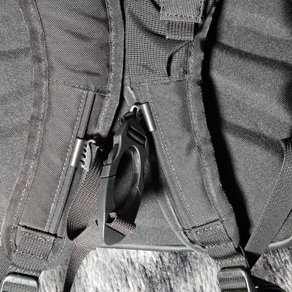 Oakley ICON 2.0 Backpack Blackout Tactical EDC Travel Laptop Bag NWOT - Picture 5 of 9